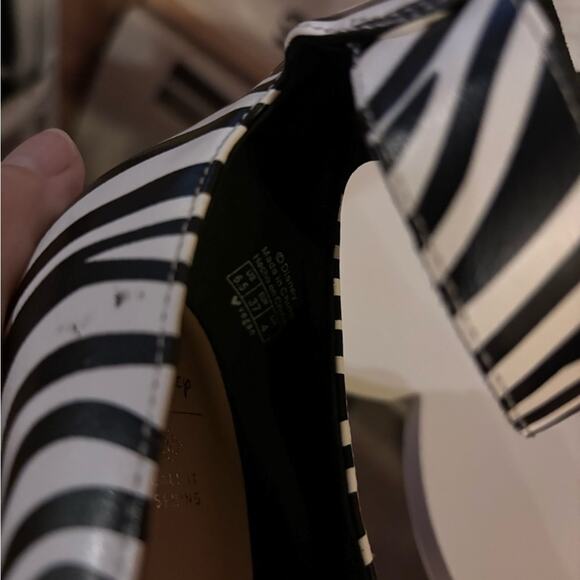 Disney Lion King heels 6.5 - Picture 8 of 10